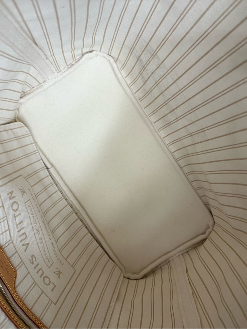 Louis Vuitton Damier Azur Neverfull MM - Picture 12 of 15